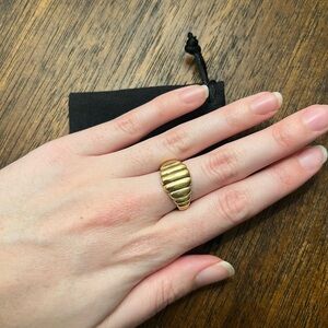 Mejuri graduated Charlotte ring size 5